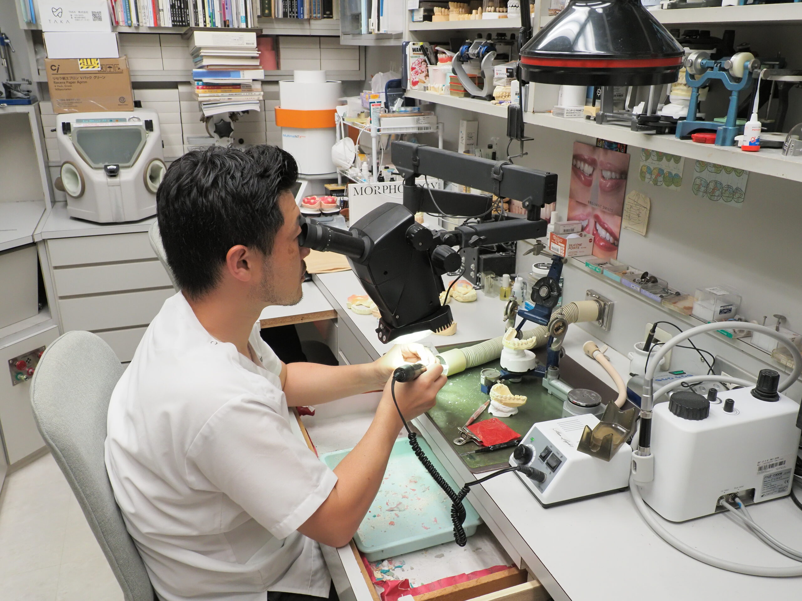 院内技工士による製作