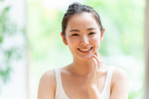 セラミック治療で歯ぐきが下がることはある？原因とデメリットを解説