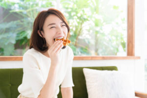 歯ぎしりがある方のセラミック治療ではナイトガードが必要？注意点も解説
